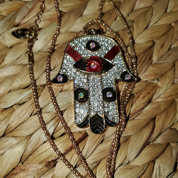BETSEY JOHNSON  Hamsa Costume Necklace. - Picture 5 of 6